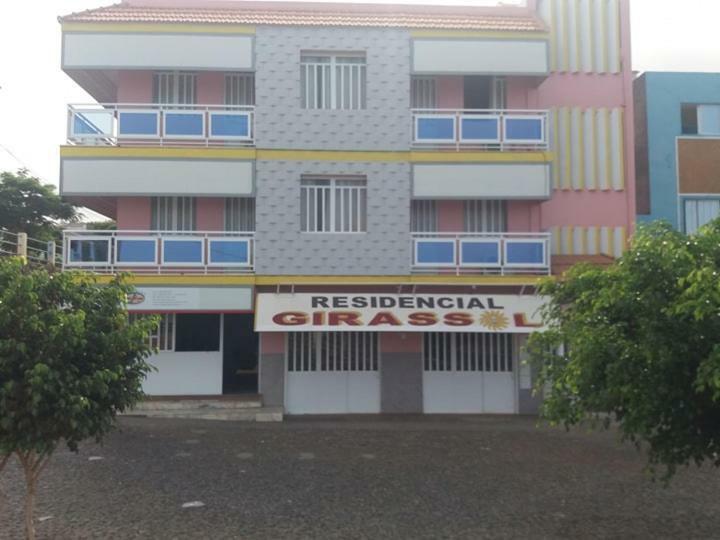 Residencial Girassol, Lda Bed and Breakfast São Filipe Exterior foto
